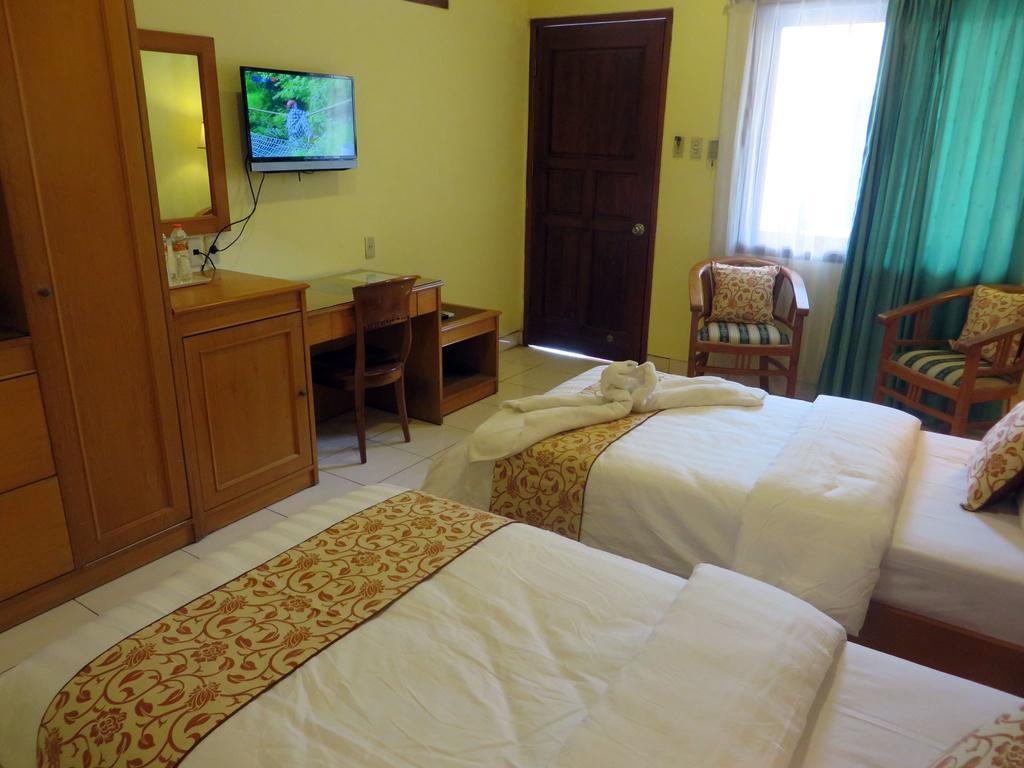 Adisurya Hotel Kediri  Habitación foto